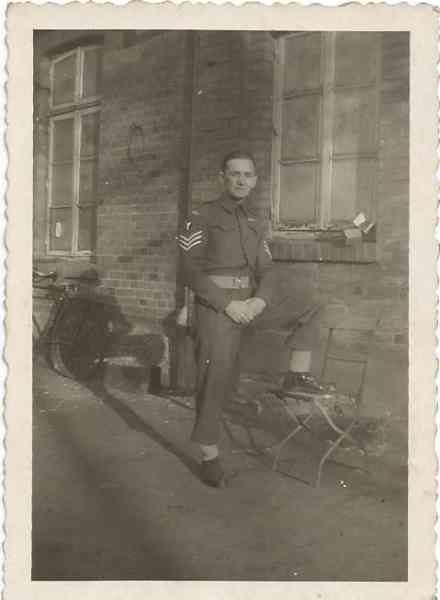 Images/grandad photos00120010.jpg